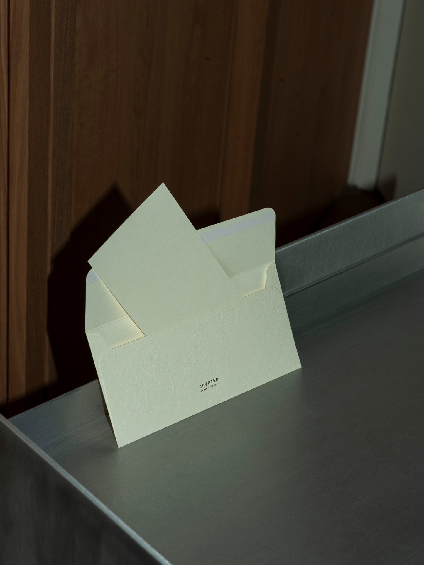 GIFT FOR YOU vokas SS’25 – aukštos kokybės folijavimas (4 spalvų pasirinkimas)