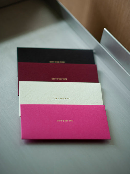 GIFT FOR YOU vokas SS’25 – aukštos kokybės folijavimas (4 spalvų pasirinkimas)
