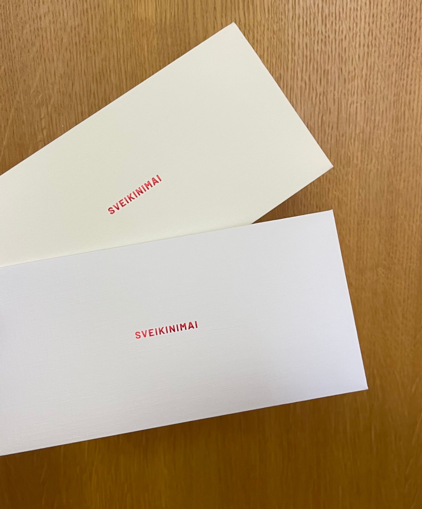 Dovanų vokas AW'24 RED BRILLIANT WHITE /aukštos kokybės folijavimas /